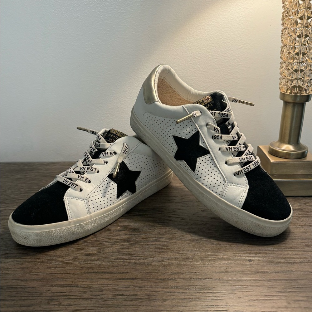 ⭐️ SOLD ⭐️ Vintage Havana Gadol Sneakers